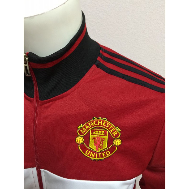 manchester united red kit