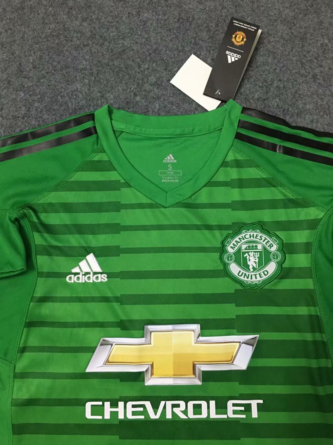 Manchester United Green Jersey : Manchester United Training Shirt 2020